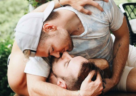 baisers entre gays